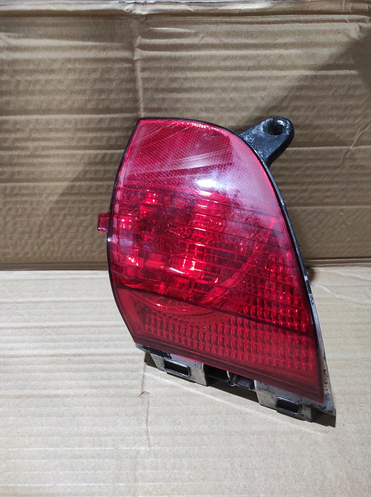 фото №1, Peugeot 2008 i лампа бампера правый задняя