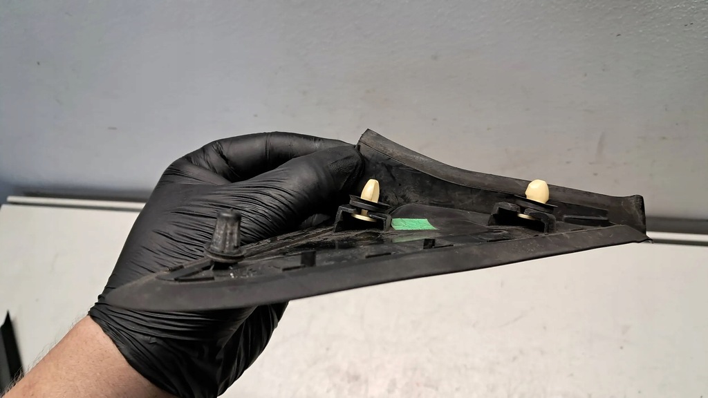 фото №5, Peugeot 208 заглушка молдинг трикутник крила хром