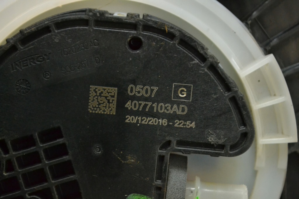 Бак насос adblue audi a4 b9 15-19 8w0131878am 4077103ad 4067411ad Ціна