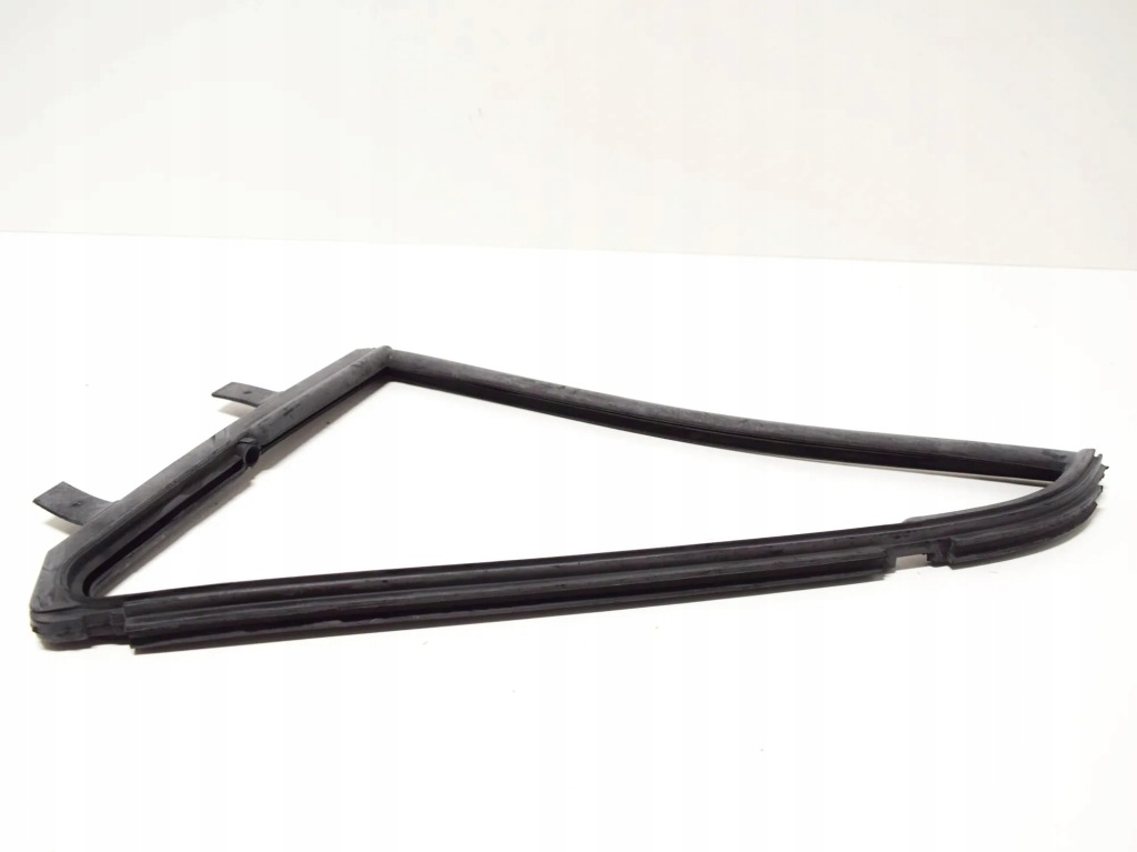 Bmw 1502 прокладка лівого  вікно вентиляційний 51321815011 1815011оригінальна Зі Шроту