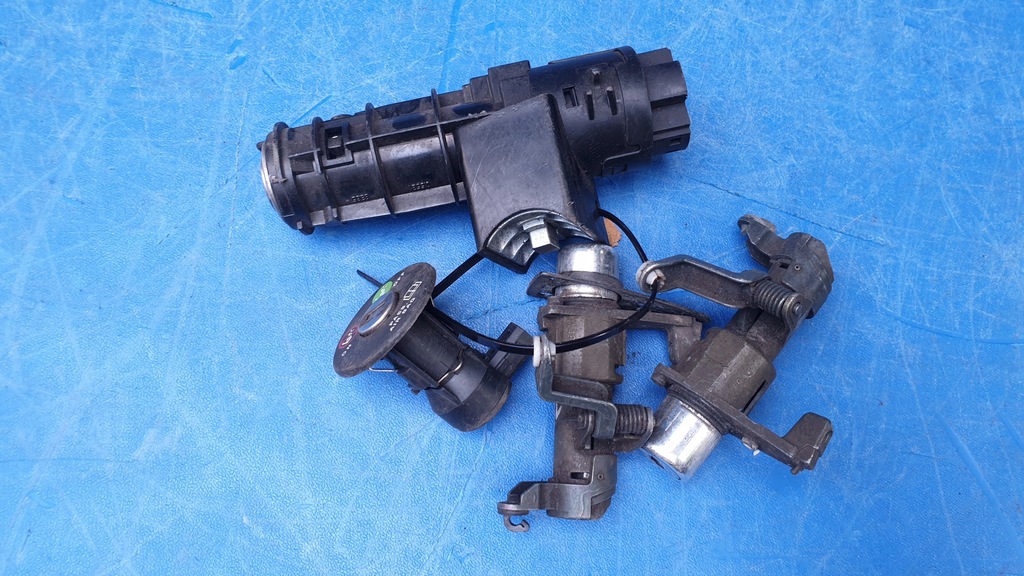 фото №1, Замок зажигания замок вкладка дверь alfa romeo 156 2002