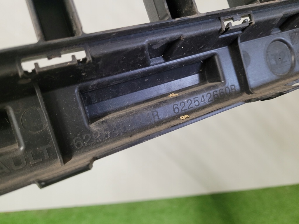 фото №10, Renault megane v 5 etech e-tech решітка бампера середня 622546114r