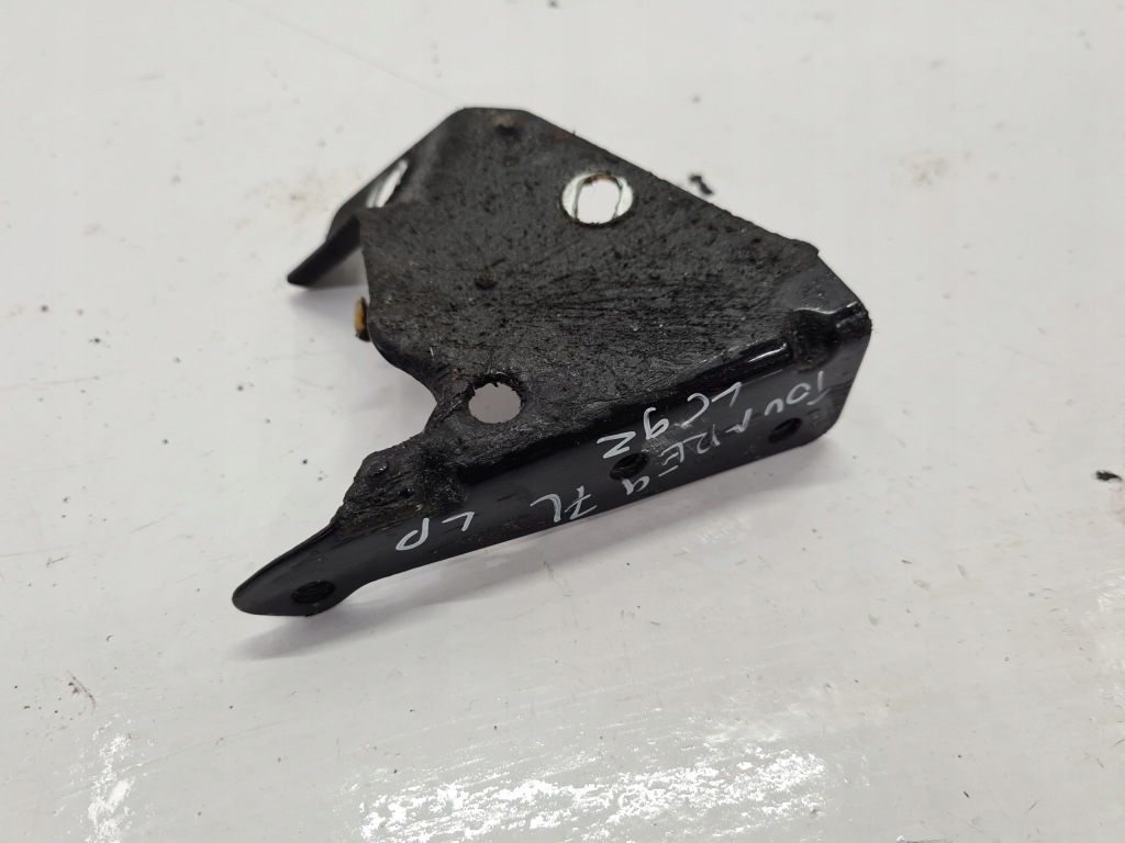 фото №1, Vw touareg 7l кронштейн крыла левый перед lc9z