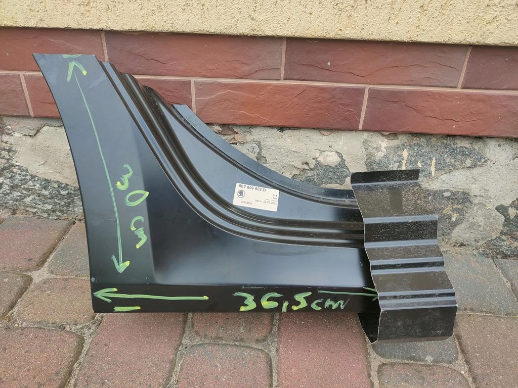 Купити Поріг задня правий skoda octavia iv 5e7 новий