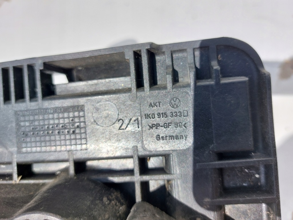 фото №11, Кронштейн акумулятор volkswagen оригінальний номер 1k0915333d