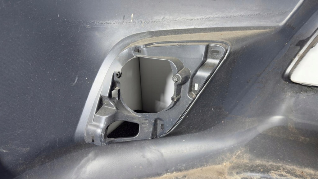 фото №11, Toyota hilux viii 8 13- бампер перед передний jak новый