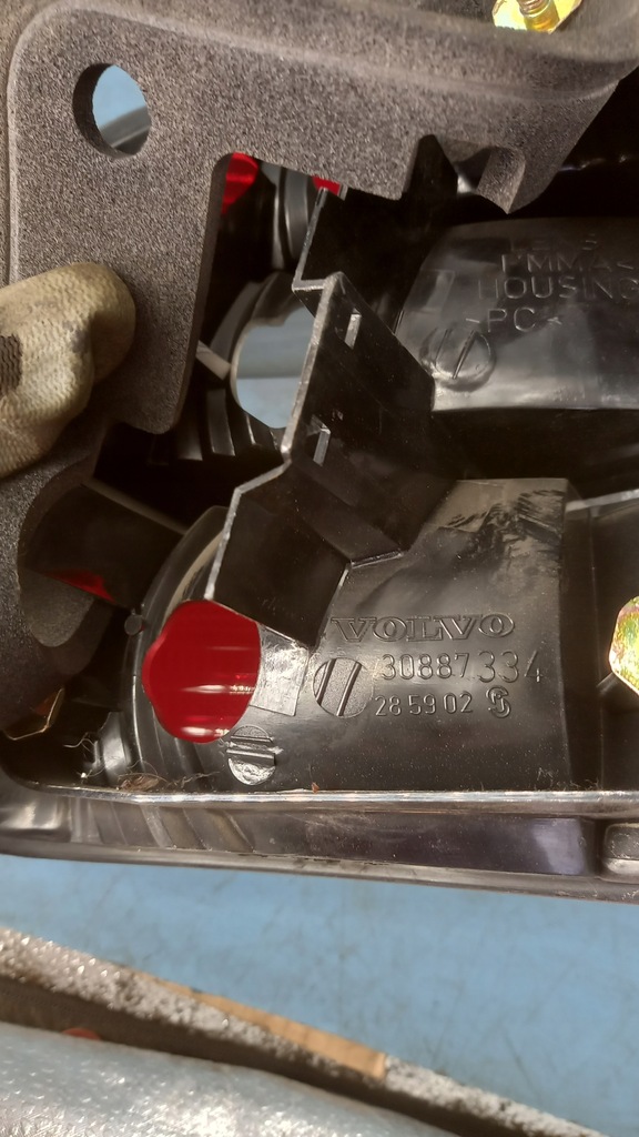 фото №2, Лампа правая задняя volov v40