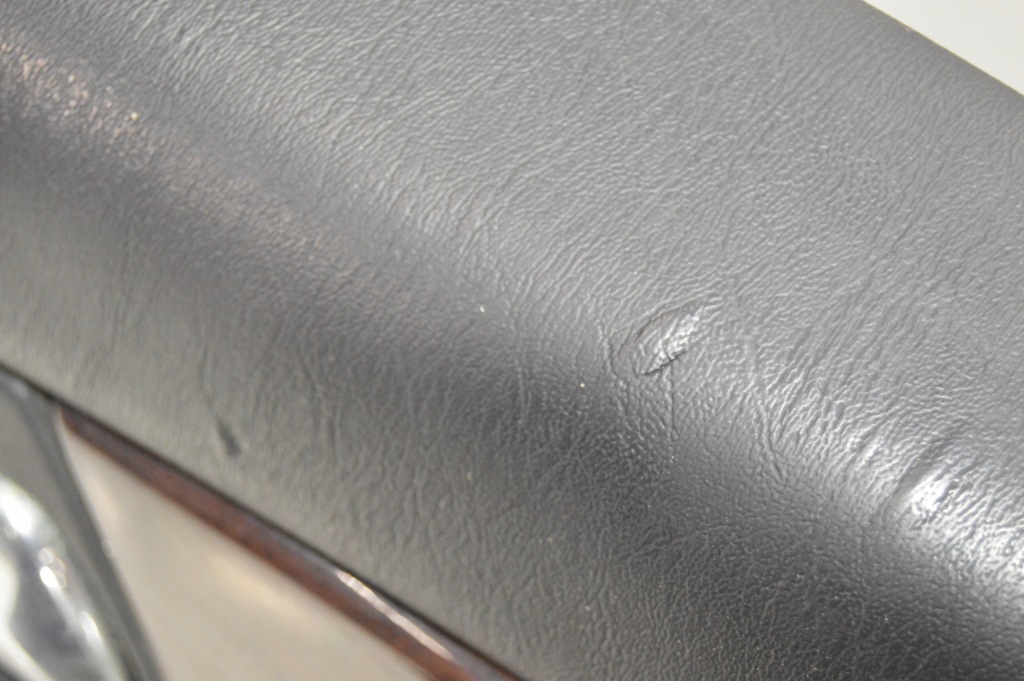 Обшивка дверь правый po рестайлинг  чёрный mercedes r129 sl 1297209470 в Украине