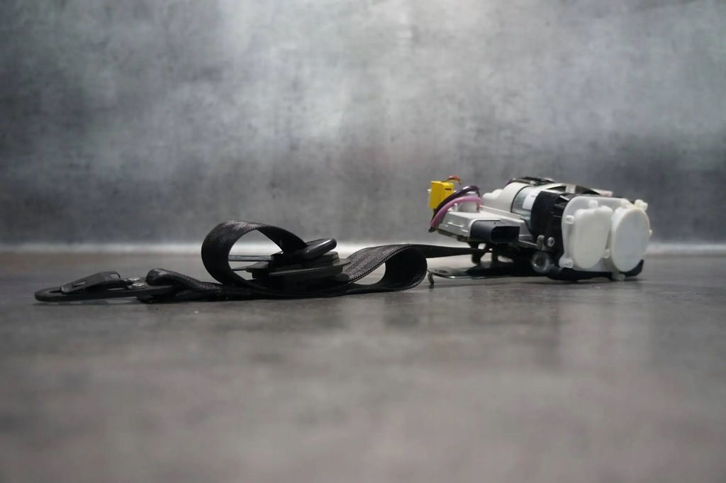 фото №1, Pas безпеки правий перед передній audi a8 s8 d4 4h 4h0857706a