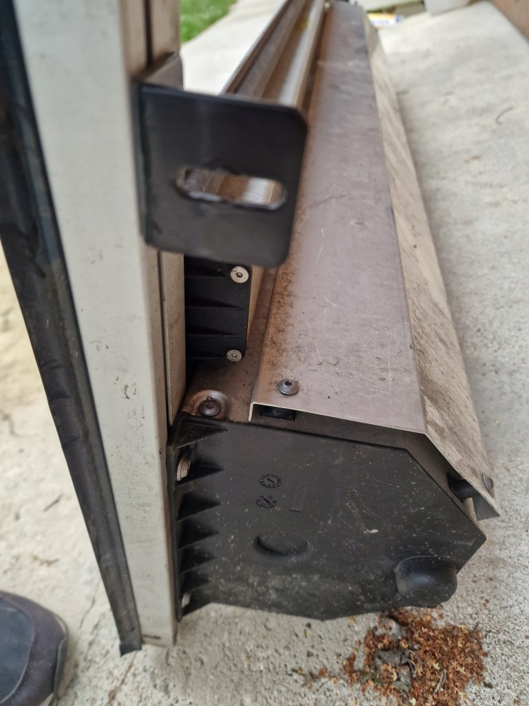 фото №12, Jb3j-d501a42ba шторка ford ranger 2011- mountain top обшивка