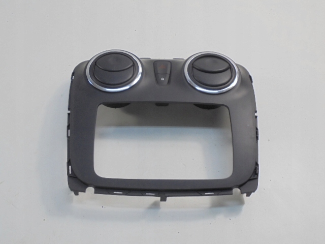 фото №1, Dacia sandero stepway ii решітка обдув рамка радіо аварійних 682608729r