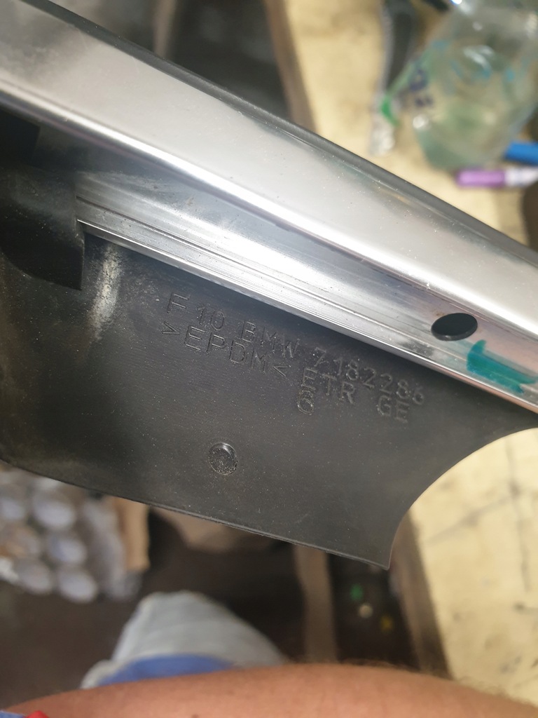 фото №10, Bmw 5 f10 молдинг двері правий перед прокладка 7182286