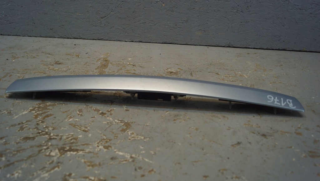 фото №11, Toyota auris накладка крышки задняя 76801-02250 b176