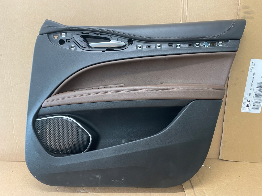 фото №1, Alfa romeo stelvio veloce обшивка двері правий перед передній ідеальний стан