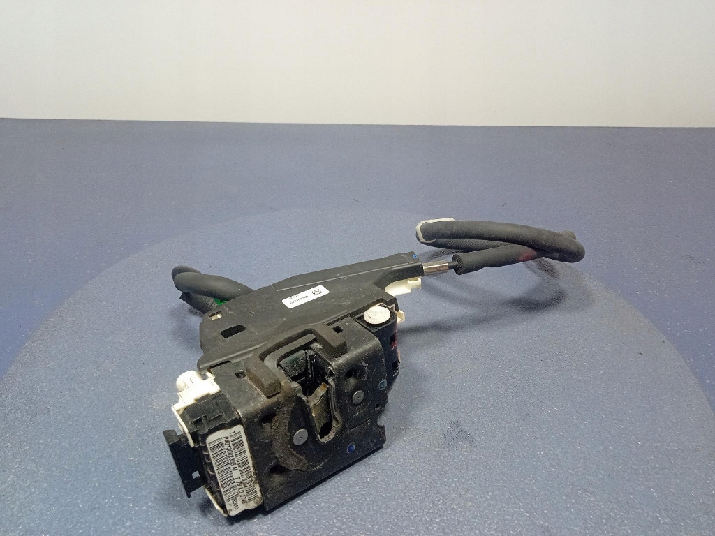 Купить Maserati levante замок дверь задняя левое  задний 6 pin 670101186