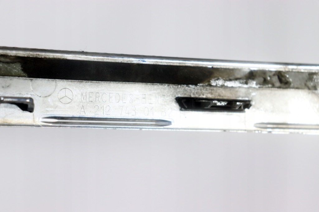 Mercedes w212 универсал молдинг крышки багажника задняя a2127430182 j-6764 в Украине