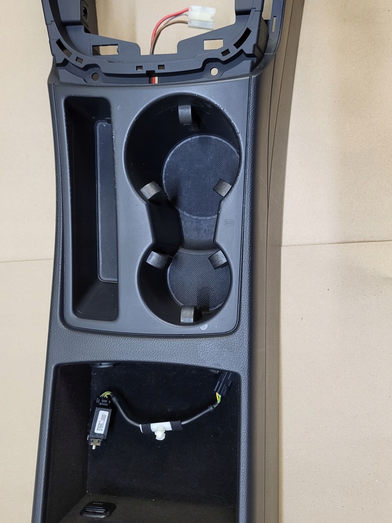 фото №9, Тунель середній консоль кронштейн na чашка роз'єм aux audi a4 b8 8k a5 8t оригінальний номер