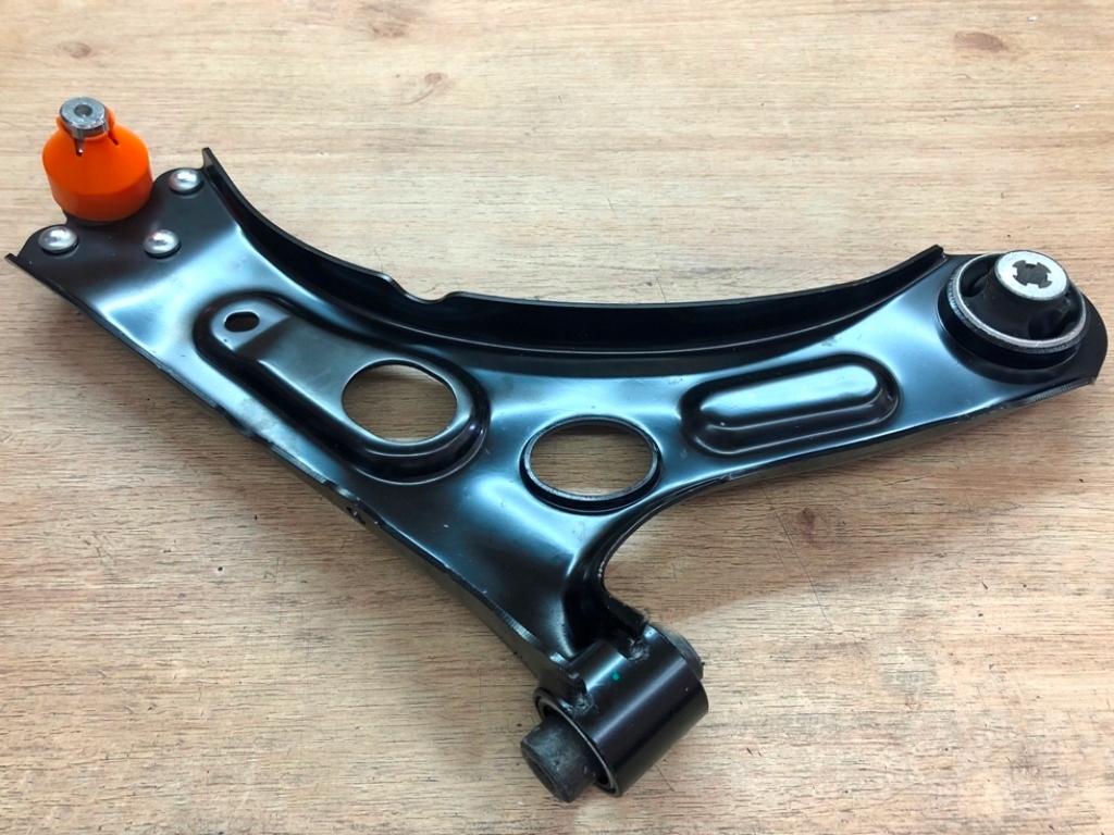 фото №4, Рычаг перед правый sasic 7470066