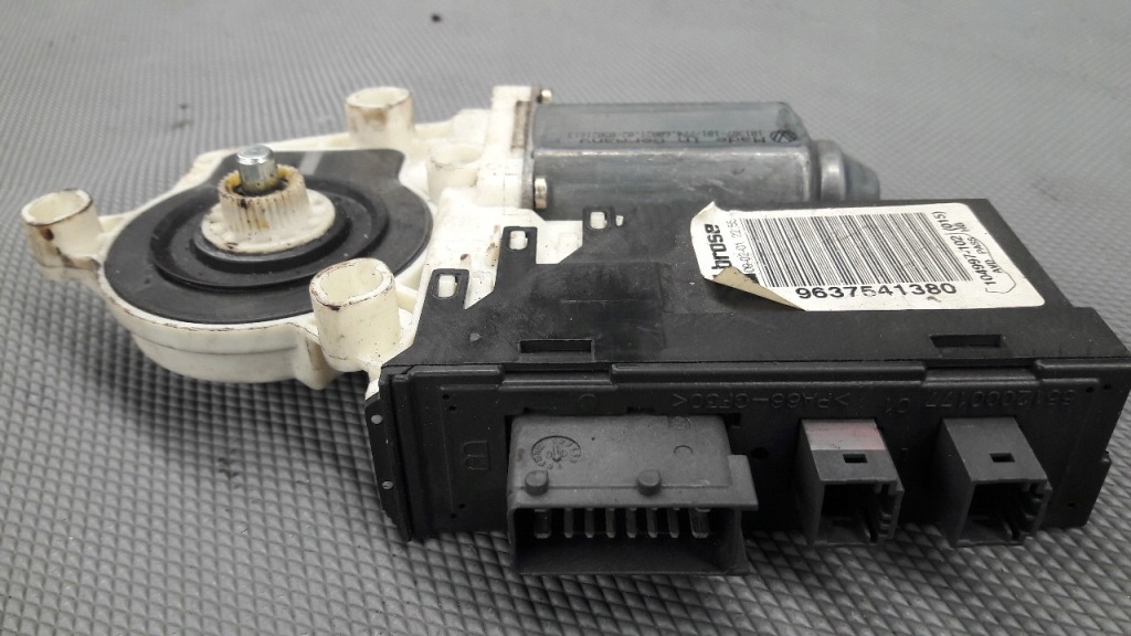 Купить 9637541380 моторчик стекло правый перед citroen c5