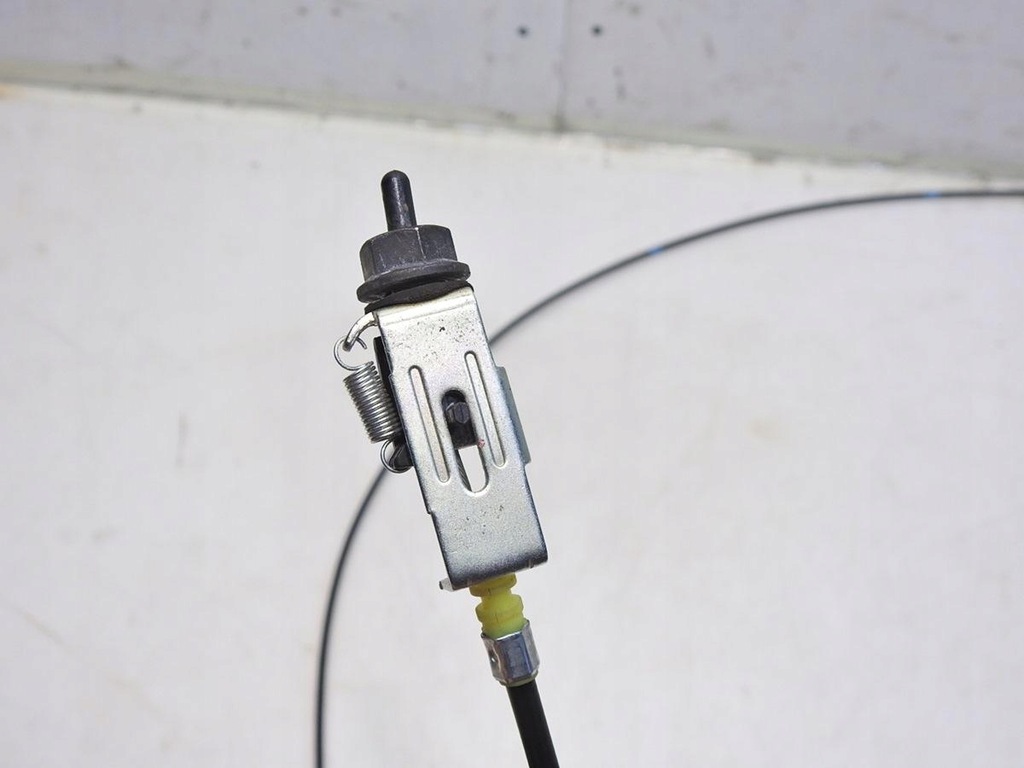 фото №8, Ручка трос крышка заливной топлива mazda 5 i lift