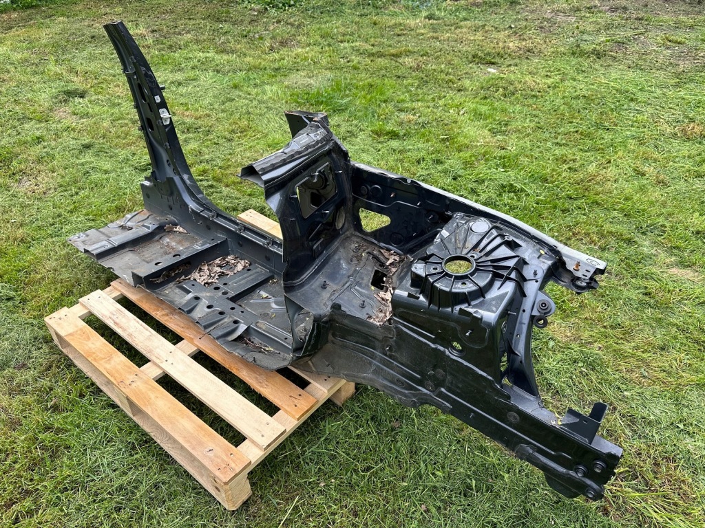 фото №2, Mercedes w205 sedan чверть ліва поріг блок двигуна лівий