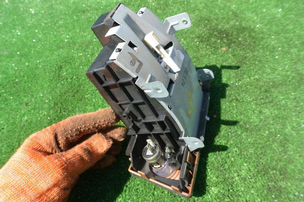 фото №7, Nissan maxima a33 пепельница drewno 00-04