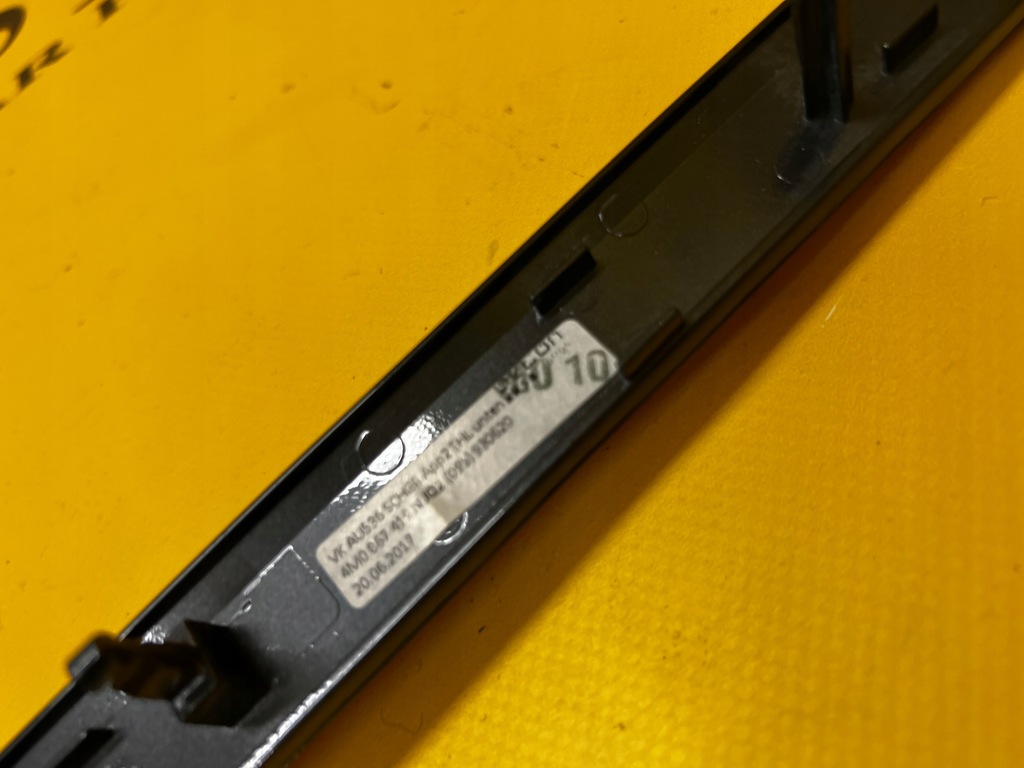 фото №8, Молдинг обшивка двері задня лівий ліва audi q7 sq7 4m0