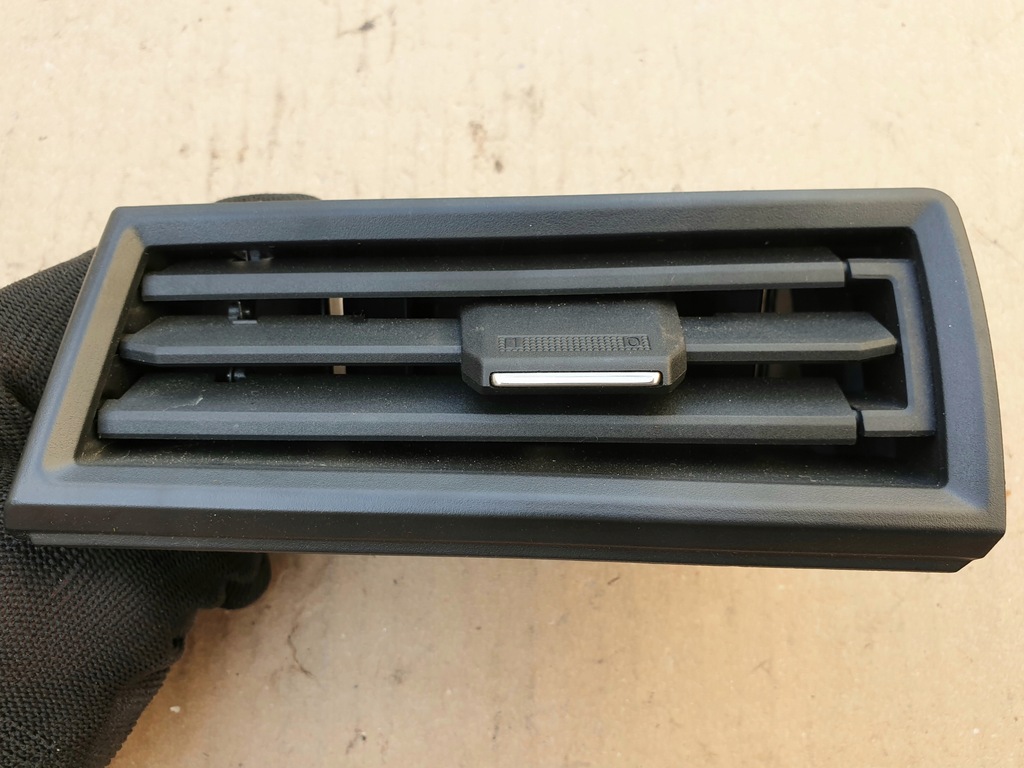 фото №7, Решётка обдув воздуха l/p seat ibiza v 6f