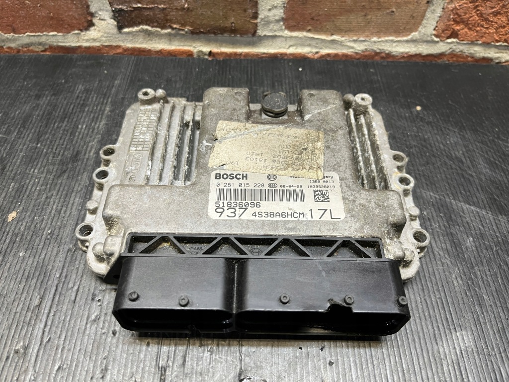 фото №1, Alfa romeo 147 бортовой компьютер блок управления 51836096 0281015228