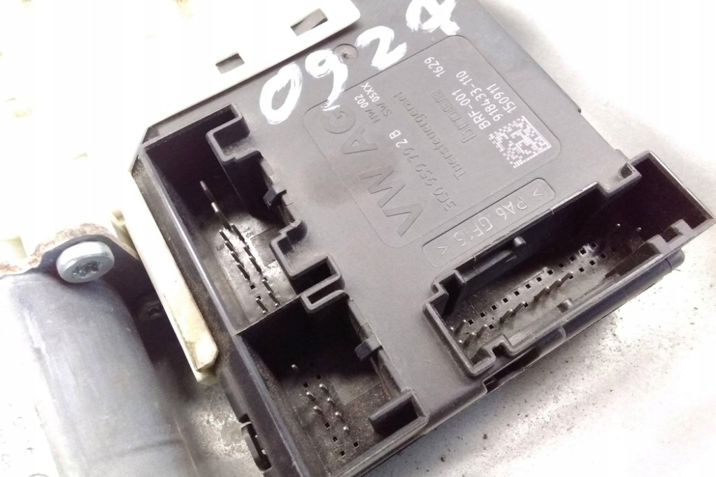 фото №7, Подъемник стекло правых передних дверь vw tiguan 5n_ 5n0959702f 2.0l