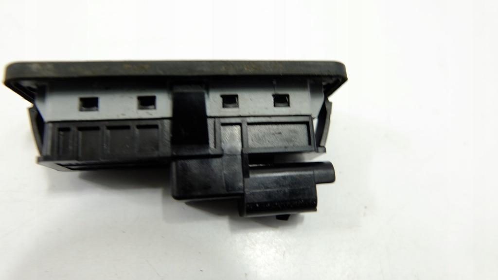 фото №8, Peugeot 208 i кнопка открывания крышки микровыключатель