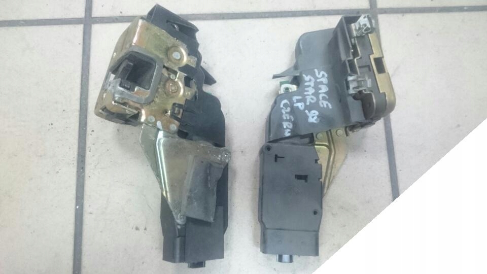 фото №1, Carisma space star 95- замок левый передний 2 pin