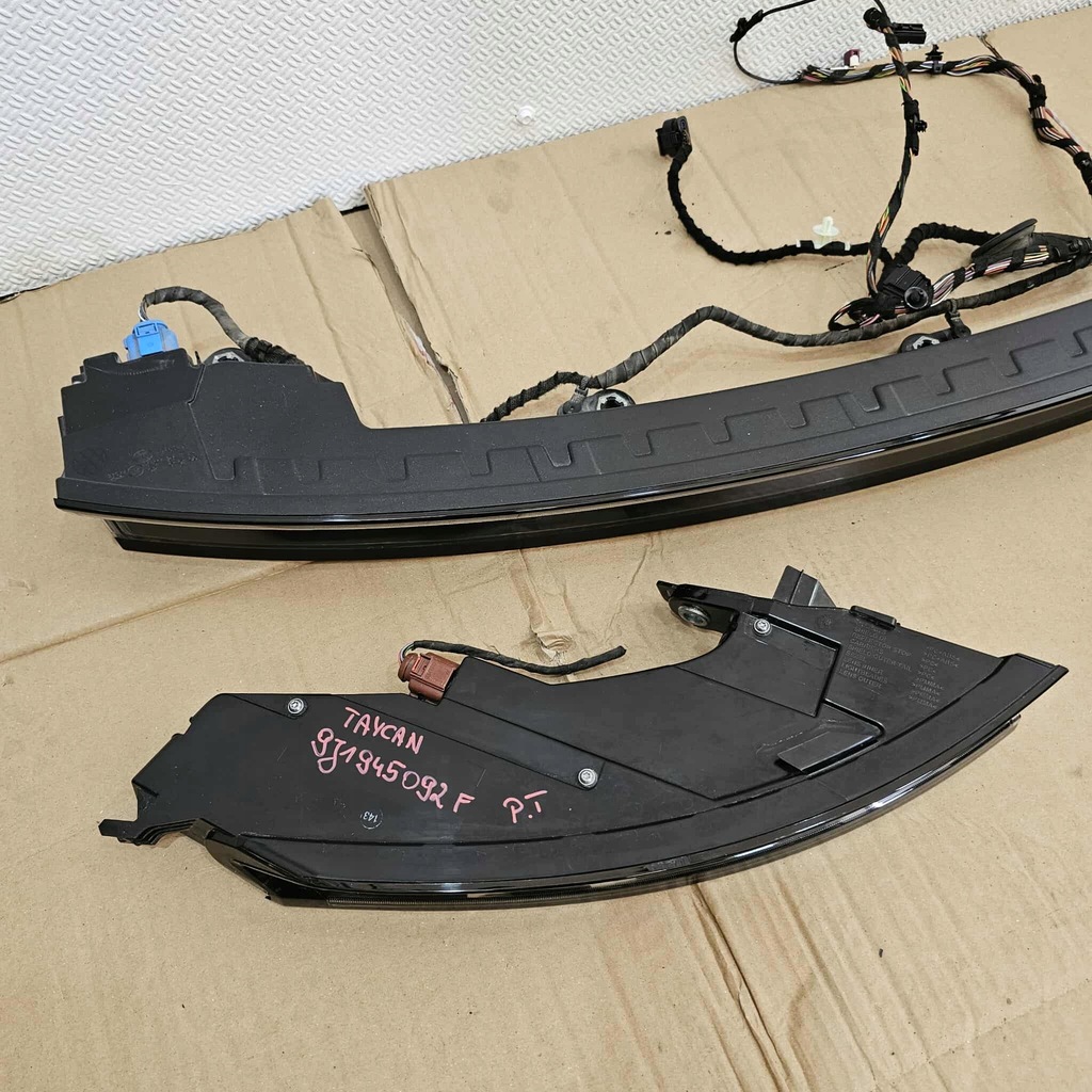 фото №6, Porsche taycan 9j1 лампа led накладка задняя задняя левая правая eu