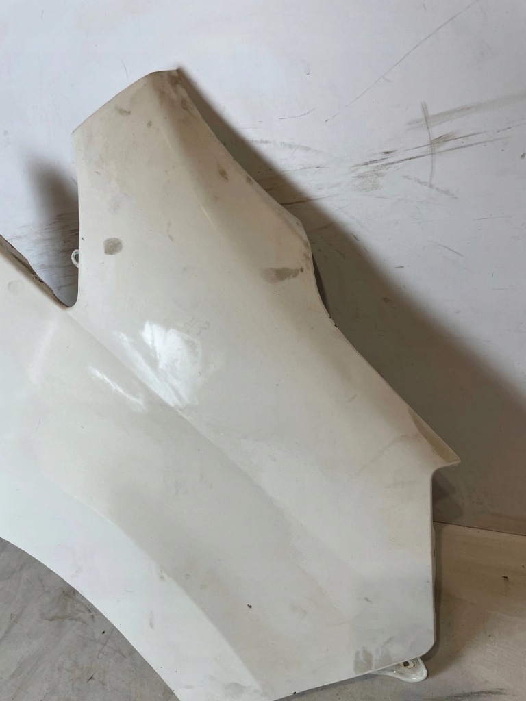 Крыло перед передний правая  nissan nv200 Киев