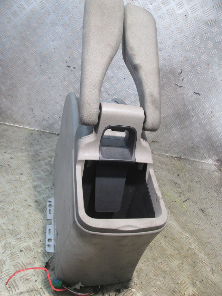 фото №7, Подлокотник +направляющая renault grand scenic ii 2 8200506373 europa 03-