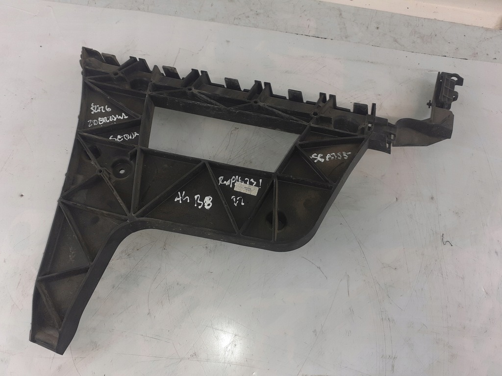 фото №1, Audi a4 b8 напрямна бампера задня лівий