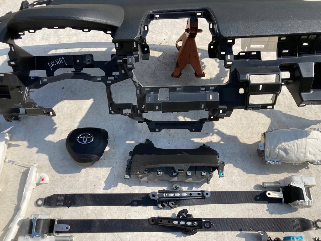 фото №6, Toyota corolla cross приборная панель приборная панель консоль подушки безопасности