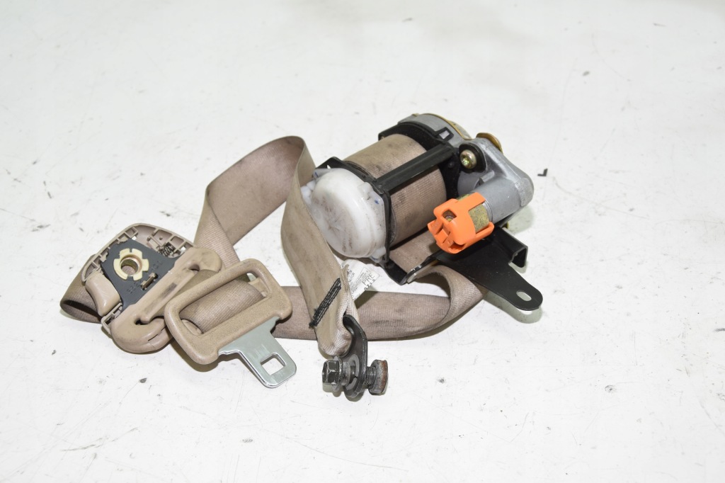 Купить Ремень безопасности левый  перед lexus is200 is 02r