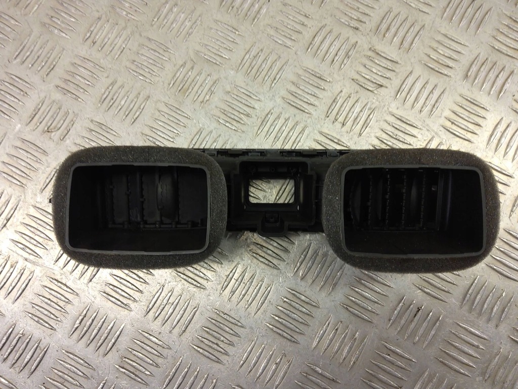 фото №7, Hyundai kona i 2023 форсунки / решётки среднего обдув панели приборной панели