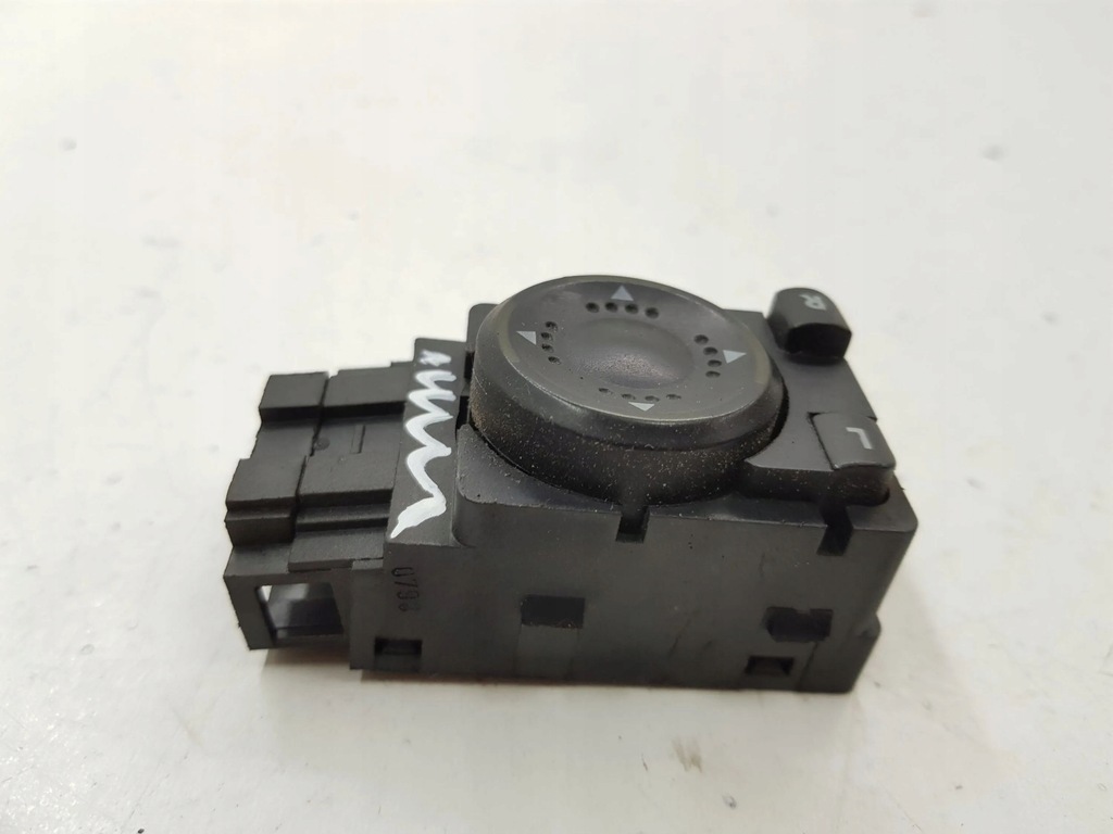 фото №6, Volkswagen passat b5 1998 кнопка регулировки зеркал боковых