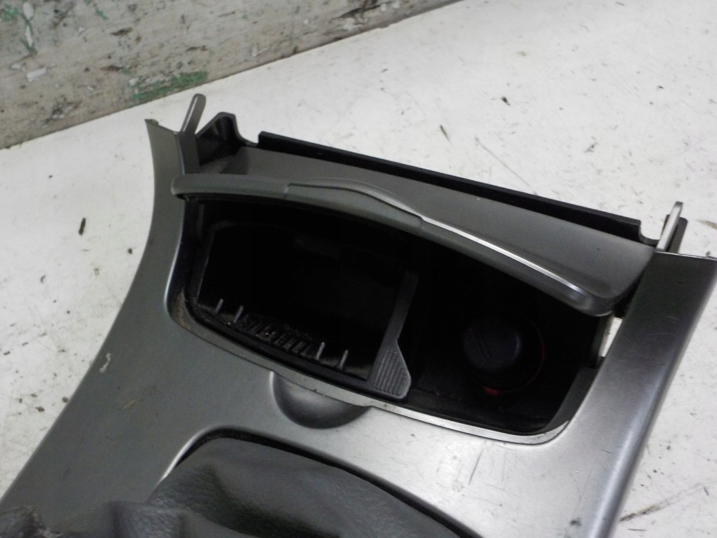 фото №2, Mazda 6 попільничка