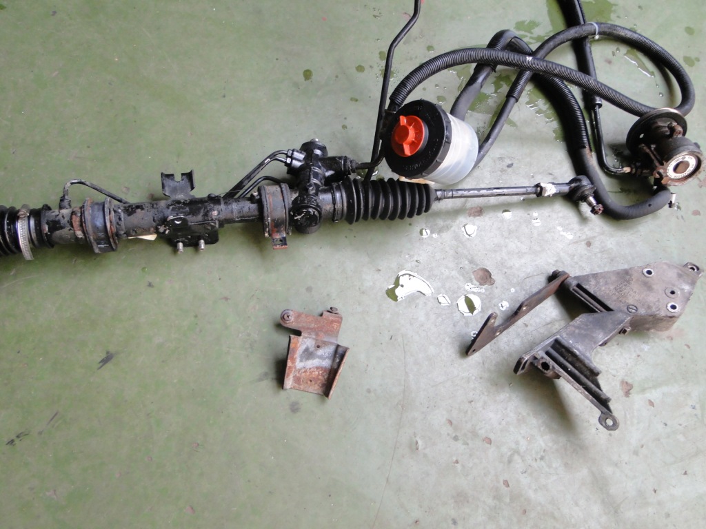 Vw golf 1 кабриолет  кронштейн 053145515 насос усилитель в Украине