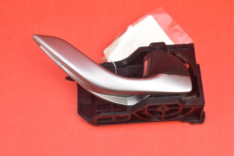 фото №1, Ручка внутренняя правая перед kd53-t8314rh mazda 3 3 iii bm 13-16