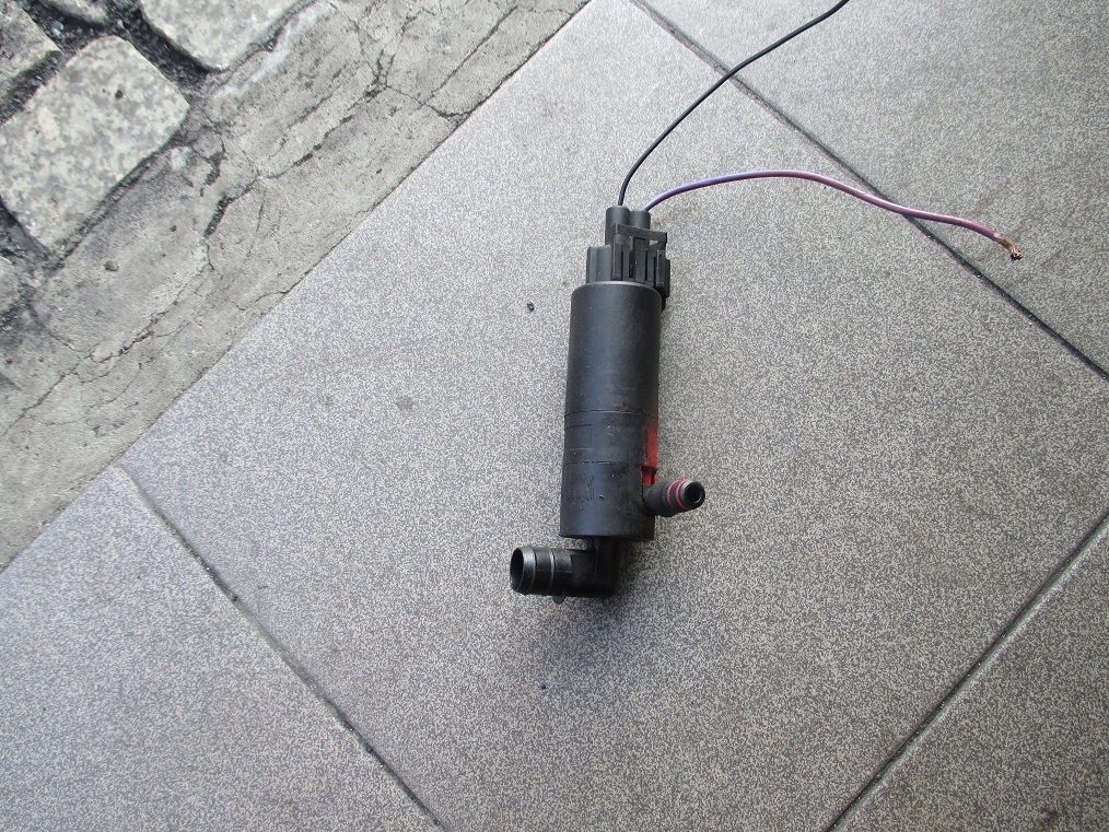 фото №1, Помпа распылителя saab 9-3