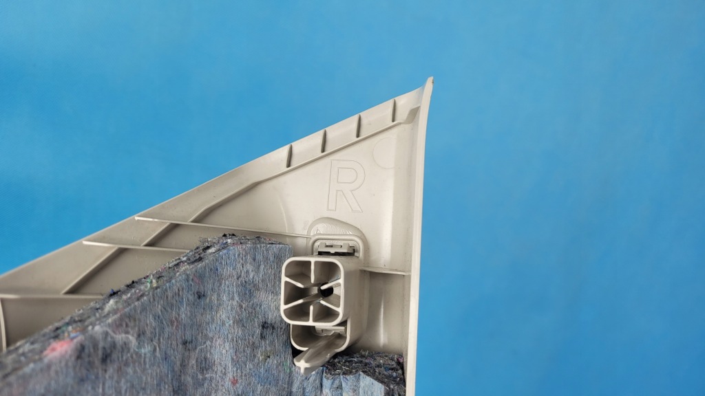 Bmw x1 u11 23r накладка стойка c верхний правый  9462326 Цена