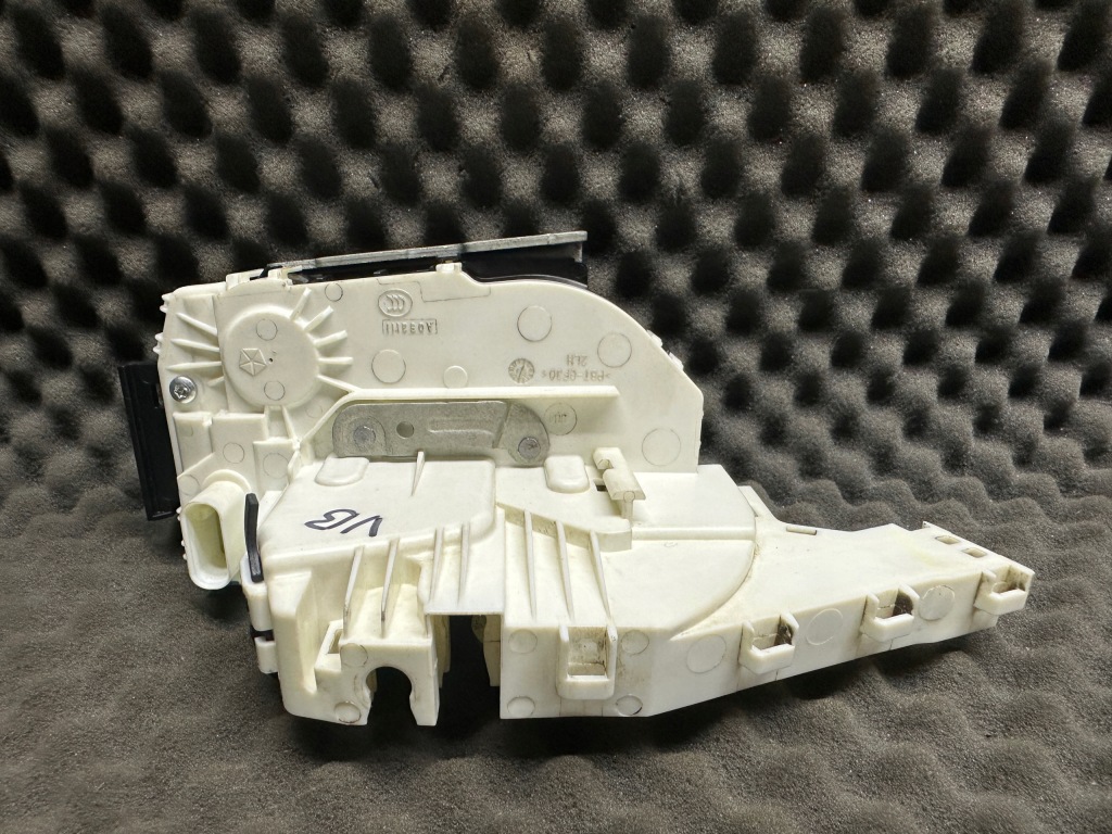 фото №1, P04589915ad замок дверь левый задняя fiat freemont