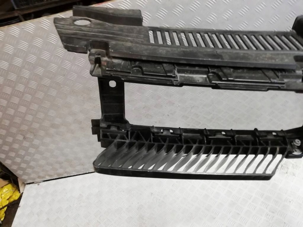 фото №3, Vw polo vi кронштейн решётка радиатора решетка 2g0805705e