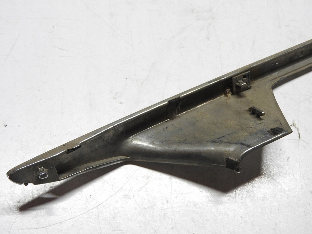 фото №11, Toyota previa ii 00-05 накладка молдинг крышки багажника задняя 75813-28020