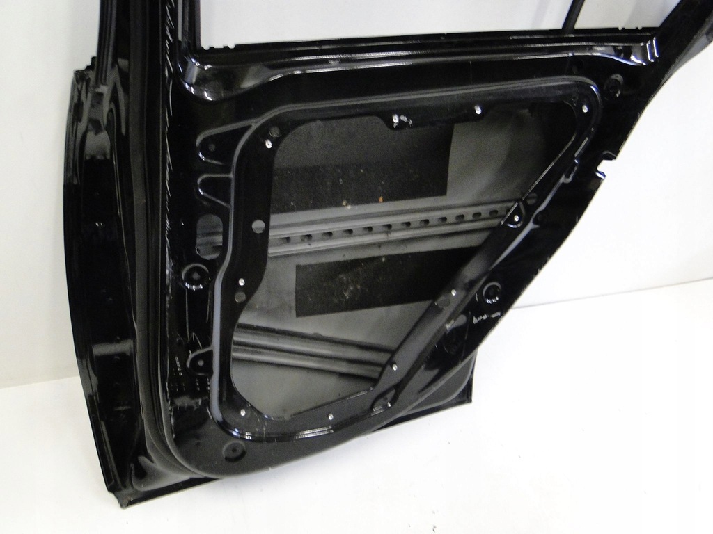 фото №8, Mercedes a klasa w176 176 дверь задние правое