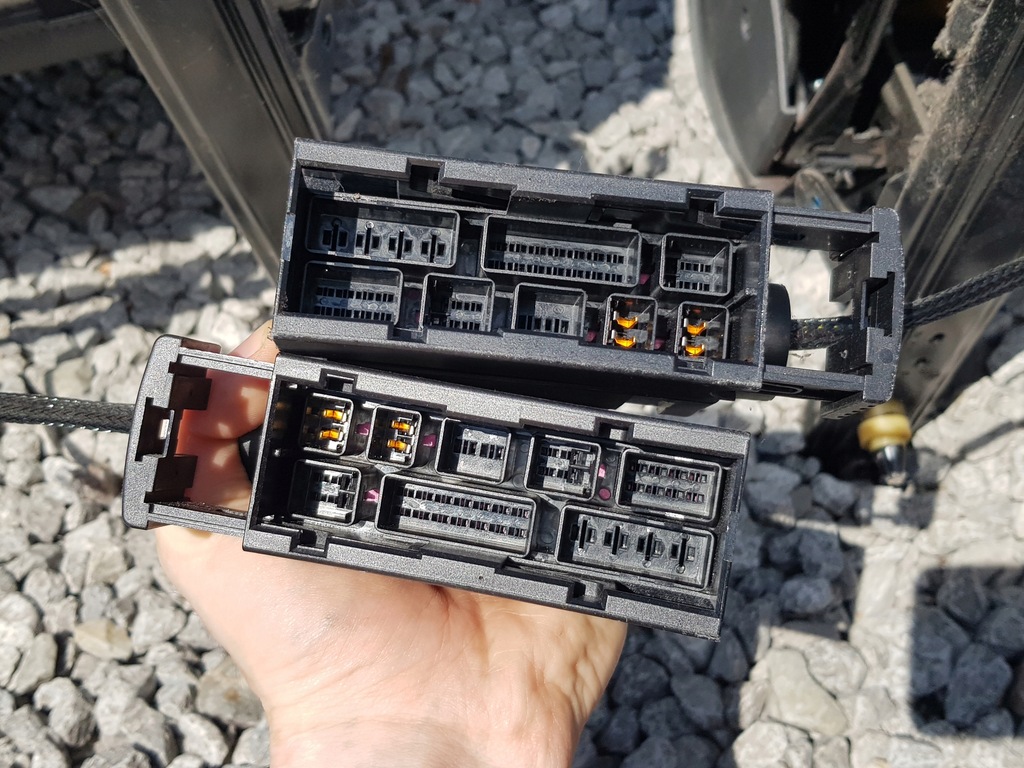 фото №16, Сиденья + обшивки полукожа чёрные / opel vectra c gts hb хэтчбек / комплект